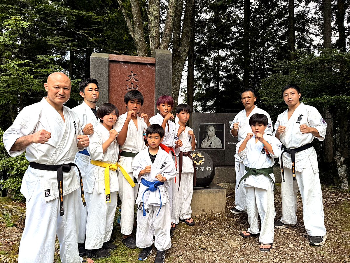 第12回三峰神社夏合宿での士道館浜松添野道場の集合写真